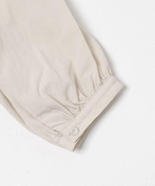 URBAN RESEARCH ROSSO WOMEN（アーバンリサーチ　ロッソ）の「『WEB限定』フリルスタンドカラーシャツ（シャツ/ブラウス・レディース・ベージュ/オフホワイト/ブラック・FREE）」の9枚目の写真