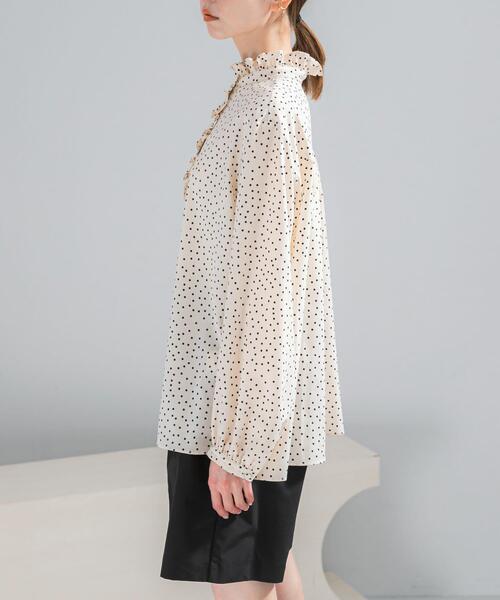 URBAN RESEARCH ROSSO WOMEN（アーバンリサーチ　ロッソ）の「『WEB限定』フリルスタンドカラーシャツ（シャツ/ブラウス・レディース・ベージュ/オフホワイト/ブラック・FREE）」の18枚目の写真