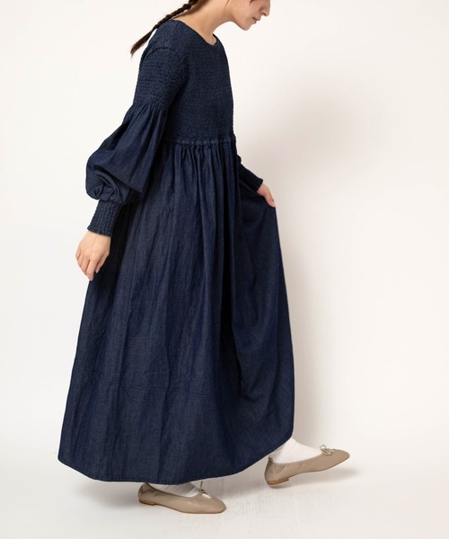 RNA-N(アールエヌエーエヌ)の「D1687 4.5ozデニムシャーリングワンピース(ワンピース・レディース・ライトインディゴブルー/ワンウォッシュ・MEDIUM/SMALL)」の2枚目の写真