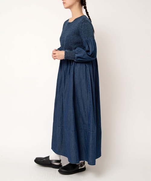 RNA-N(アールエヌエーエヌ)の「D1687 4.5ozデニムシャーリングワンピース(ワンピース・レディース・ライトインディゴブルー/ワンウォッシュ・MEDIUM/SMALL)」の5枚目の写真