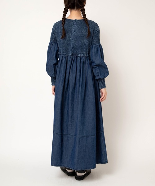 RNA-N(アールエヌエーエヌ)の「D1687 4.5ozデニムシャーリングワンピース(ワンピース・レディース・ライトインディゴブルー/ワンウォッシュ・MEDIUM/SMALL)」の6枚目の写真