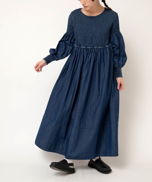 RNA-N(アールエヌエーエヌ)の「D1687 4.5ozデニムシャーリングワンピース(ワンピース・レディース・ライトインディゴブルー/ワンウォッシュ・MEDIUM/SMALL)」の4枚目の写真