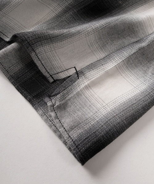 make a ray!(メイク ア レイ!)の「【70】ヴィンテージライク オンブレチェック オープンカラーシャツ/ボックスシルエット/アメカジ(シャツ/ブラウス・メンズ・ブラック/ブルー/ホワイト・XL/L/M)」の6枚目の写真