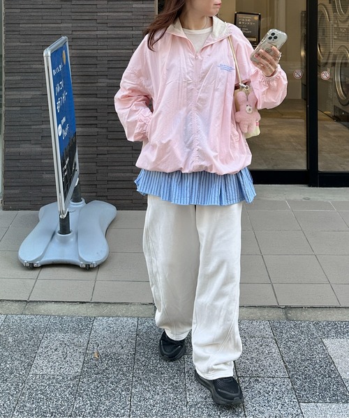 PILIT（ピリット）の「ハーフジップ ナイロンプルオーバー（その他トップス・レディース・ベージュ/ピンクベージュ/ブルー・MEDIUM）」の4枚目の写真