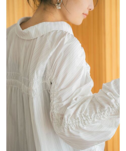 Ungrid(アングリッド)の「ギャザーデザインルーズシャツ(シャツ/ブラウス・レディース・ミント/パープル/ピンク/オフホワイト/ブルー・FREE)」の9枚目の写真