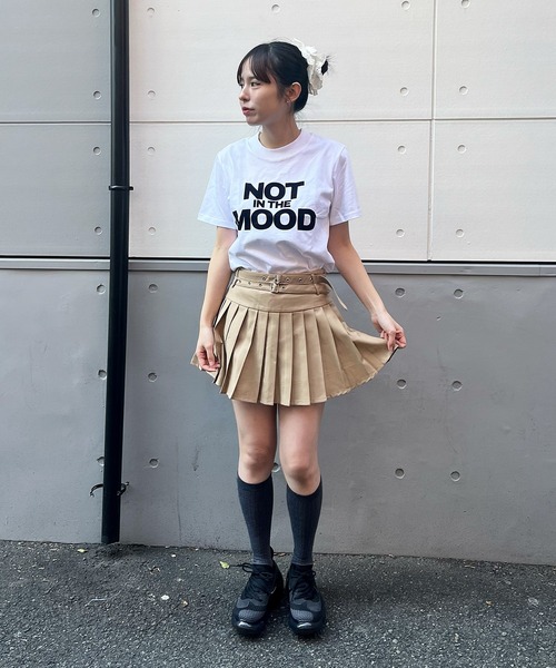 Narcissus（ナルシス）の「ベルトプリーツミニスカート/インナーパンツ付き（スカート・レディース・チャコール/ベージュ・FREE）」の3枚目の写真