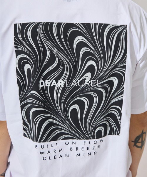 ムラサキスポーツ(ムラサキスポーツ)の「【ムラサキスポーツ限定】DEAR LAUREL/ディアローレル 半袖 Tシャツ ロゴ グラフィック バックプリント 軽量 速乾 水陸両用 DL26S-2108(Tシャツ/カットソー・メンズ・ホワイト/ブラック/チャコール・L/XL/M)」の12枚目の写真
