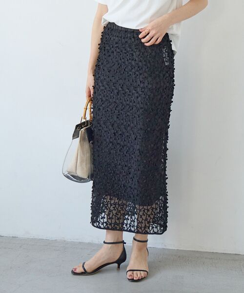le.coeur blanc（ルクールブラン）の「シアー刺繍ナロースカート（スカート・レディース・アイボリー/ブラック・38）」の2枚目の写真