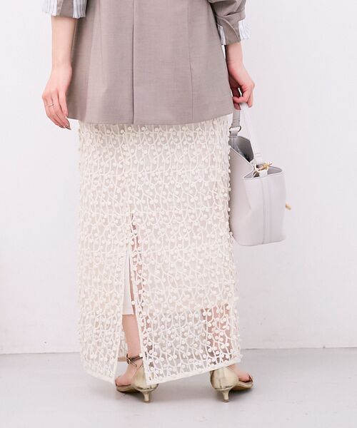 le.coeur blanc（ルクールブラン）の「シアー刺繍ナロースカート（スカート・レディース・アイボリー/ブラック・38）」の16枚目の写真