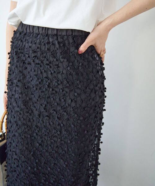 le.coeur blanc（ルクールブラン）の「シアー刺繍ナロースカート（スカート・レディース・アイボリー/ブラック・38）」の6枚目の写真