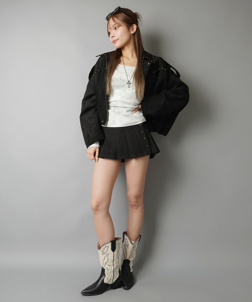 SPINNS（スピンズ）の「羽織るだけで主役☆スタッズが効いたスウェードショートジャケット（その他アウター・レディース・ブラウン/ブラック・ONESIZE）」の8枚目の写真