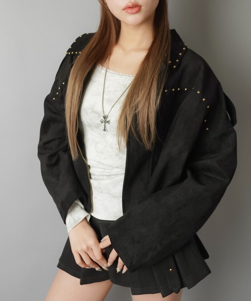 SPINNS（スピンズ）の「羽織るだけで主役☆スタッズが効いたスウェードショートジャケット（その他アウター・レディース・ブラウン/ブラック・ONESIZE）」の17枚目の写真