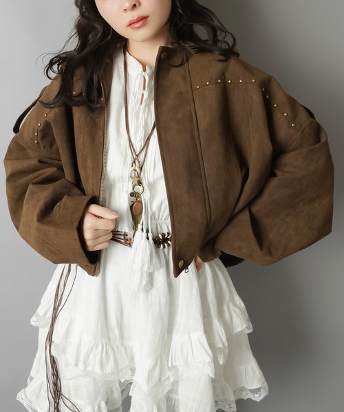 SPINNS（スピンズ）の「羽織るだけで主役☆スタッズが効いたスウェードショートジャケット（その他アウター・レディース・ブラウン/ブラック・ONESIZE）」の12枚目の写真