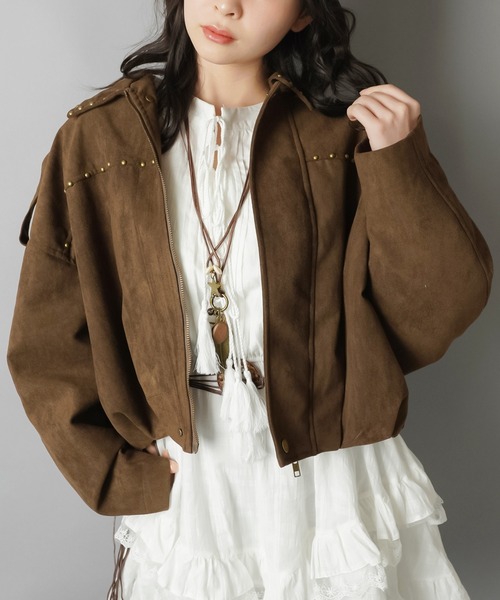 SPINNS（スピンズ）の「羽織るだけで主役☆スタッズが効いたスウェードショートジャケット（その他アウター・レディース・ブラウン/ブラック・ONESIZE）」の3枚目の写真