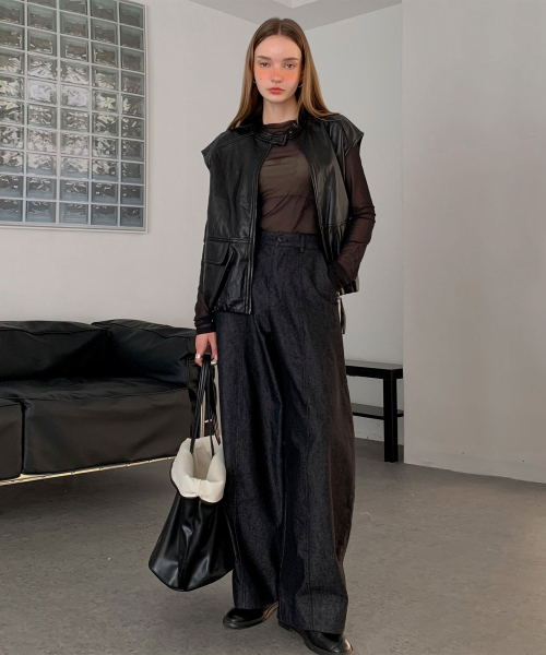 VASCARA(バスカラ)の「Faux Leather Shirring Zip-Up Vest (3colors)(ベスト・レディース・ブラック/グレー/ブラウン・FREE)」の5枚目の写真