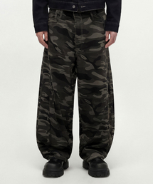 DWSE（ディーダブリューエスイー）の「バルーンフィット迷彩ワイドデニムパンツ（デニムパンツ）」