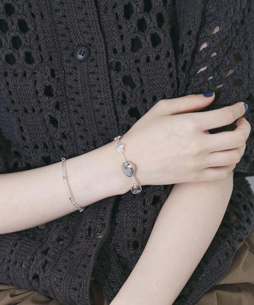 SMELLY（スメリー）の「クリアビーズモチーフ2セットブレスレット（ブレスレット・レディース・クリア・-）」の3枚目の写真