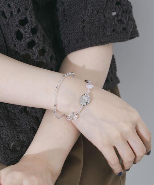 SMELLY（スメリー）の「クリアビーズモチーフ2セットブレスレット（ブレスレット・レディース・クリア・-）」の4枚目の写真