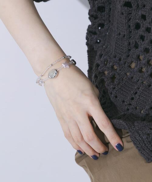 SMELLY（スメリー）の「クリアビーズモチーフ2セットブレスレット（ブレスレット・レディース・クリア・-）」の5枚目の写真