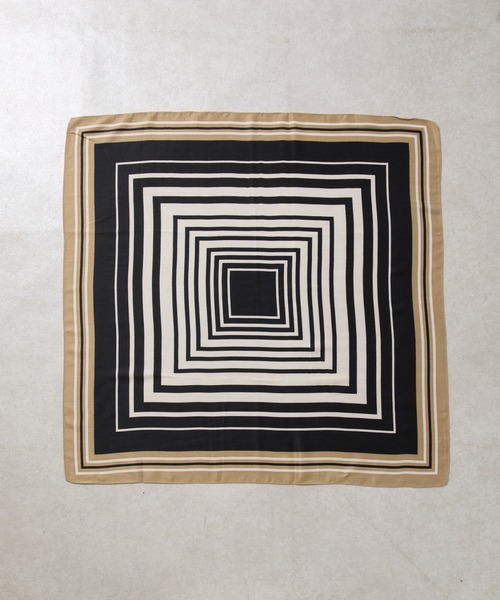 COLONY 2139(コロニートゥーワンスリーナイン)の「スクエア柄大判スカーフ 90×90(バンダナ/スカーフ・レディース・ブラック/マスタード/ブラウン・FREE)」の4枚目の写真