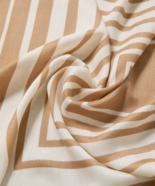 COLONY 2139(コロニートゥーワンスリーナイン)の「スクエア柄大判スカーフ 90×90(バンダナ/スカーフ・レディース・ブラック/マスタード/ブラウン・FREE)」の8枚目の写真