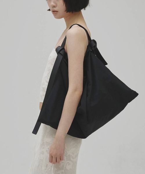 TODAYFUL(トゥデイフル)の「TODAYFUL Leatherbelt Shoulder Bag レザーベルトショルダーバッグ/12621010(ショルダーバッグ・レディース・ベージュ/ブラック・ONE SIZE)」の2枚目の写真