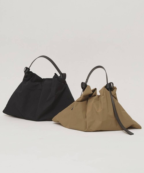 TODAYFUL(トゥデイフル)の「TODAYFUL Leatherbelt Shoulder Bag レザーベルトショルダーバッグ/12621010(ショルダーバッグ・レディース・ベージュ/ブラック・ONE SIZE)」の9枚目の写真