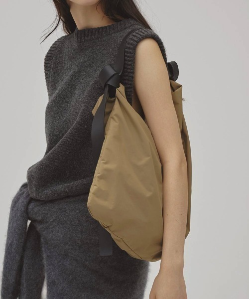 TODAYFUL(トゥデイフル)の「TODAYFUL Leatherbelt Shoulder Bag レザーベルトショルダーバッグ/12621010(ショルダーバッグ・レディース・ベージュ/ブラック・ONE SIZE)」の3枚目の写真
