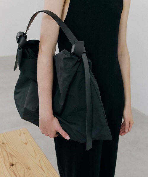 TODAYFUL(トゥデイフル)の「TODAYFUL Leatherbelt Shoulder Bag レザーベルトショルダーバッグ/12621010(ショルダーバッグ・レディース・ベージュ/ブラック・ONE SIZE)」の8枚目の写真