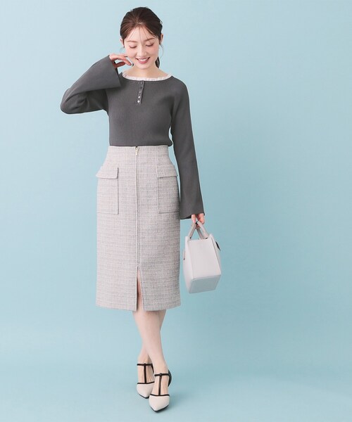 index（インデックス）の「ヘンリーネックフレアスリーブニット【洗濯機OK】（ニット/セーター・レディース・オフホワイト/チャコールグレー/ブルー・00）」の17枚目の写真