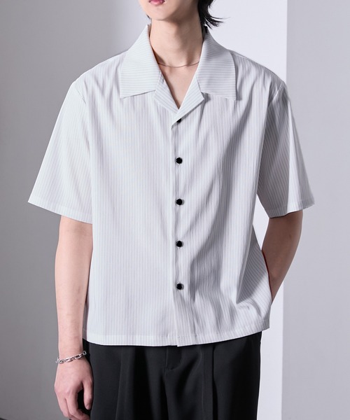 Stripe short open collar T-shirt — футболка с открытым воротником и полоской