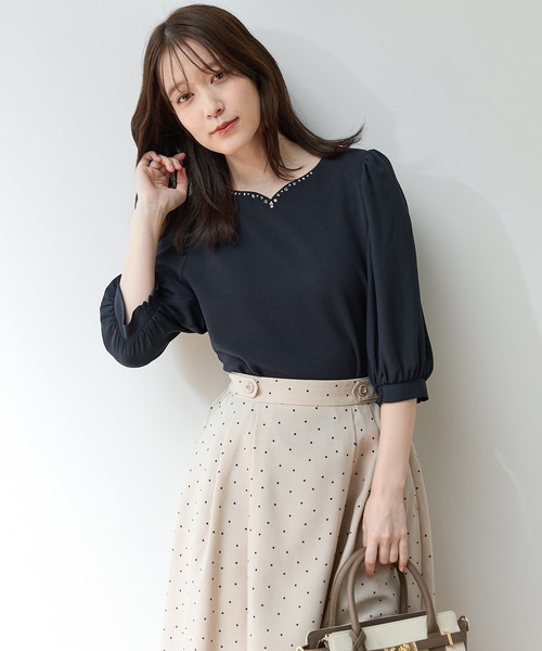 Honeys(ハニーズ)の「6分袖ハートネックトップス(Tシャツ/カットソー・レディース・イエロー/ブルーグレー/アイボリー/ラベンダー/ネイビー・S/M/LL/L/3L)」の1枚目の写真