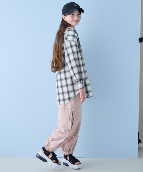 BISKEE（ビスキー）の「マルチWAYチェックシャツ（シャツ/ブラウス・キッズ・サックスブルー/オフホワイト・140cm/160cm/150cm）」の5枚目の写真