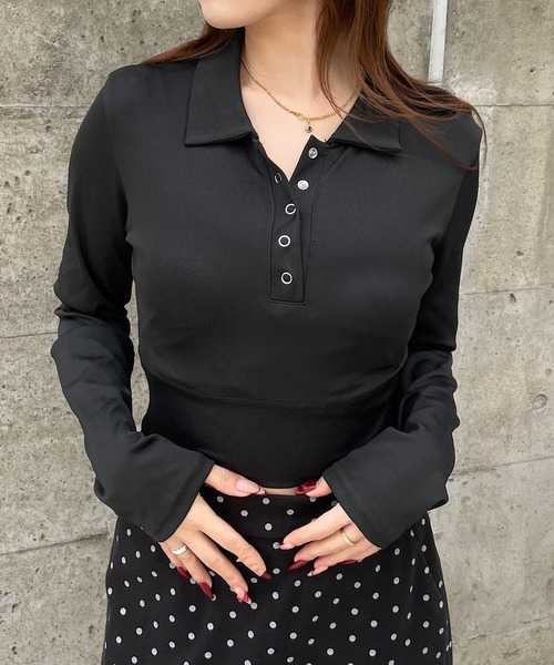 ROGER AND RAW（ロジャーアンドロウ）の「襟付きヘンリーネッククロップドトップス（Tシャツ/カットソー・レディース・ブラック/ホワイト・FREE）」の3枚目の写真