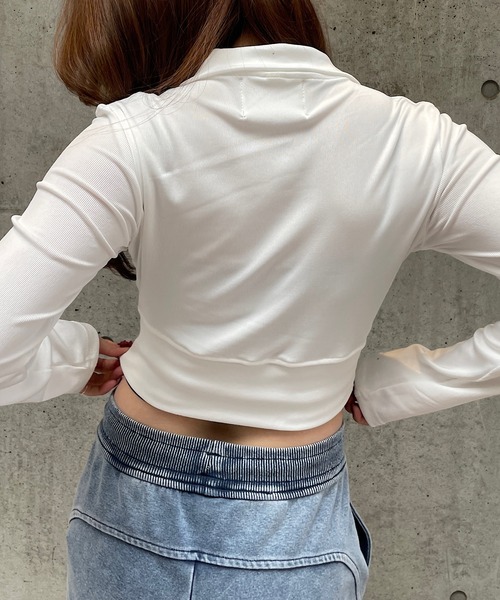 ROGER AND RAW（ロジャーアンドロウ）の「襟付きヘンリーネッククロップドトップス（Tシャツ/カットソー・レディース・ブラック/ホワイト・FREE）」の17枚目の写真