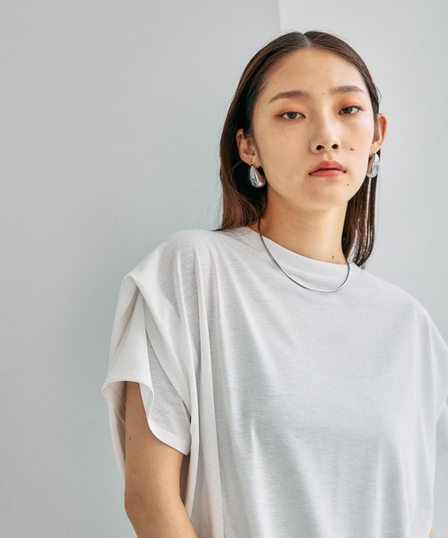 LEPSIM(レプシィム)の「《スグッカワ》袖タックT 639431(Tシャツ/カットソー・レディース・オフホワイト/キャメル/ブラック・FREE)」の13枚目の写真