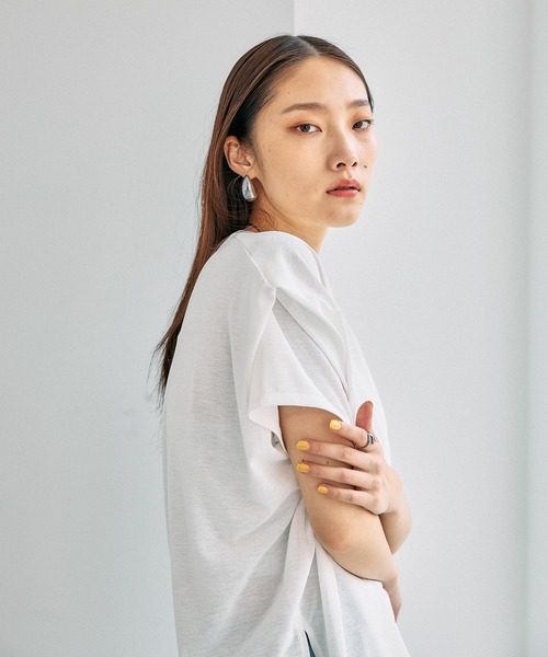 LEPSIM(レプシィム)の「《スグッカワ》袖タックT 639431(Tシャツ/カットソー・レディース・オフホワイト/キャメル/ブラック・FREE)」の14枚目の写真