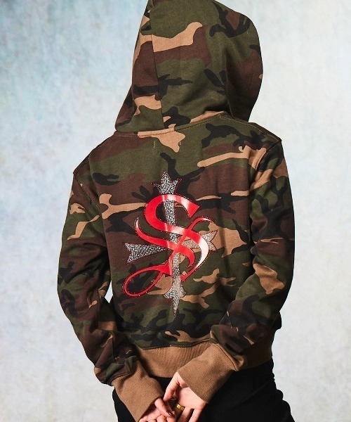 SUPPLIER(サプライヤー)の「A'GEM/9 × .kom 『SUPPLIER/サプライヤー』 Baby Cross Zip Hoodie Regular Fit /ベイビークロスジップアップパーカー レギュラーフィット(パーカー・レディース・カーキ/ライトピンク/ブラック・FREE)」の2枚目の写真