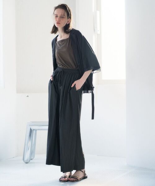 Editt by YECCA VECCA(エディットバイイェッカヴェッカ)の「【尾崎紗代子さん着用】適ON COOLタックワイドパンツ【セットアップ対応】(その他パンツ・レディース・ブルーグリーン/グレイッシュベージュ/チャコールグレー・FREE)」の7枚目の写真