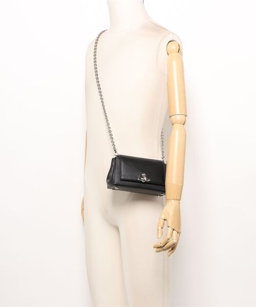 Vivienne Westwood（ヴィヴィアンウエストウッド）の「HAZEL SMALL HANDBAG（ハンドバッグ・レディース・ブラック・FREE）」の5枚目の写真