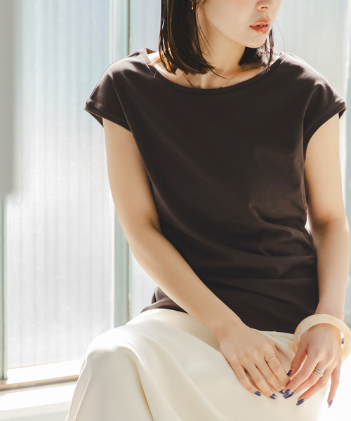 Noble(ノーブル)の「《接触冷感》ウエストギャザーコンパクトT(Tシャツ/カットソー・レディース・ホワイト/ブラウン/ボルドー・FREE)」の4枚目の写真