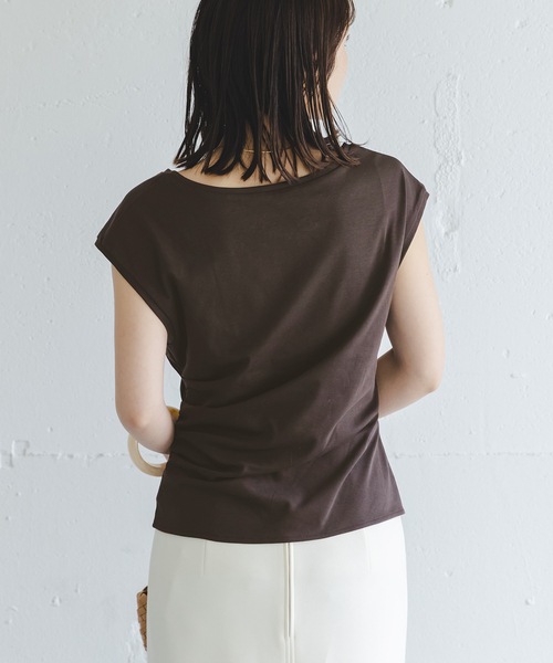 Noble(ノーブル)の「《接触冷感》ウエストギャザーコンパクトT(Tシャツ/カットソー・レディース・ホワイト/ブラウン/ボルドー・FREE)」の9枚目の写真