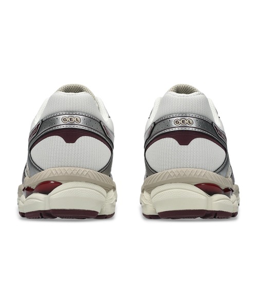 ASICS(アシックス)の「GEL-CUMULUS 16 / ゲルキュムラス 16(スニーカー・レディース・ホワイト×シルバー・26.5/26/25.5/27/27.5/23.5/24/29/28.5/23/29.5/25/24.5/28)」の8枚目の写真