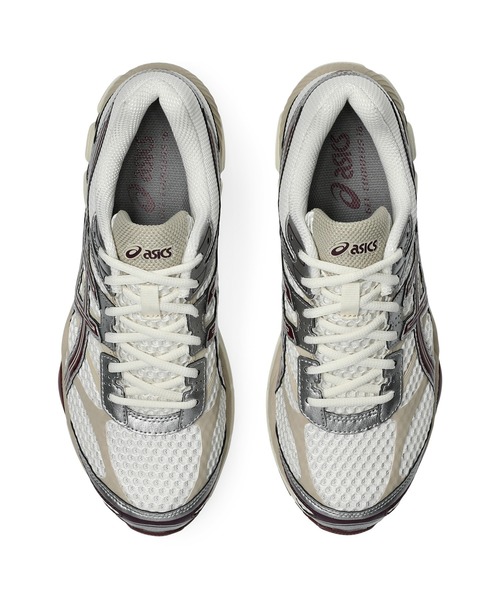 ASICS(アシックス)の「GEL-CUMULUS 16 / ゲルキュムラス 16(スニーカー・レディース・ホワイト×シルバー・26.5/26/25.5/27/27.5/23.5/24/29/28.5/23/29.5/25/24.5/28)」の5枚目の写真