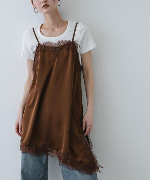SENSE OF PLACE by URBAN RESEARCH(センスオブプレイスバイアーバンリサーチ)の「サテンレースアシメキャミソール(キャミソール・レディース・アイボリー/ブラック/ブラウン・ONE)」の3枚目の写真