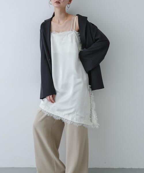 SENSE OF PLACE by URBAN RESEARCH(センスオブプレイスバイアーバンリサーチ)の「サテンレースアシメキャミソール(キャミソール・レディース・アイボリー/ブラック/ブラウン・ONE)」の1枚目の写真