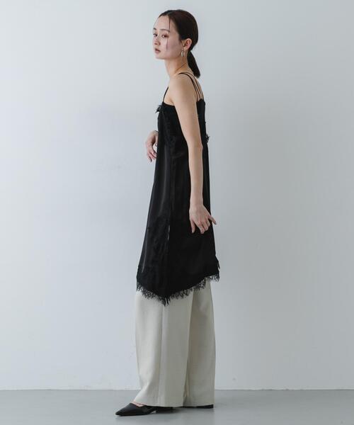 SENSE OF PLACE by URBAN RESEARCH(センスオブプレイスバイアーバンリサーチ)の「サテンレースアシメキャミソール(キャミソール・レディース・アイボリー/ブラック/ブラウン・ONE)」の5枚目の写真