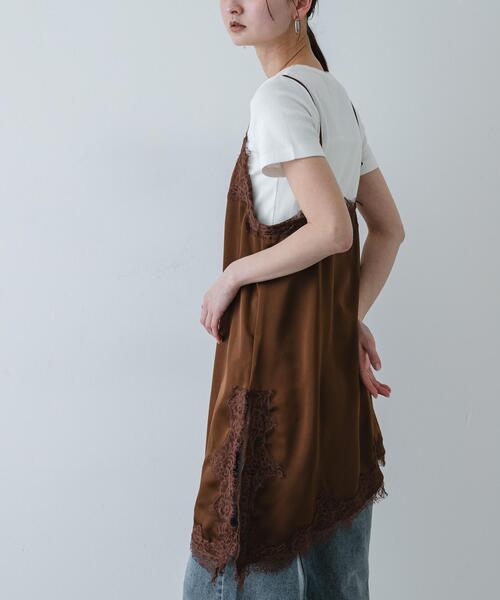 SENSE OF PLACE by URBAN RESEARCH(センスオブプレイスバイアーバンリサーチ)の「サテンレースアシメキャミソール(キャミソール・レディース・アイボリー/ブラック/ブラウン・ONE)」の11枚目の写真