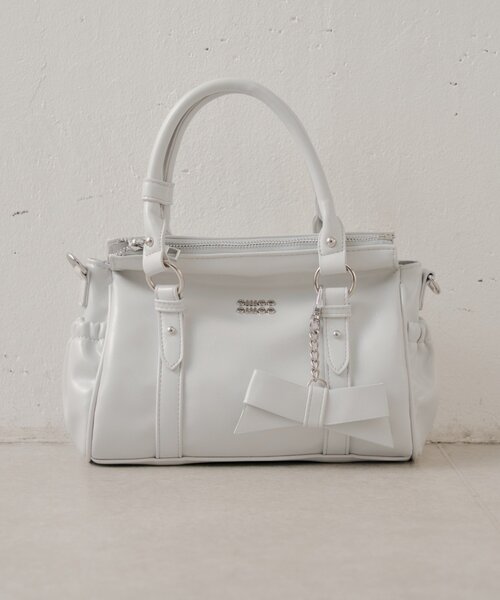 Chico（チコ）の「リボンチャームボストンバッグ（ボストンバッグ・レディース・ピンク/アイボリー/ブラック/ブルー・FREE）」の3枚目の写真