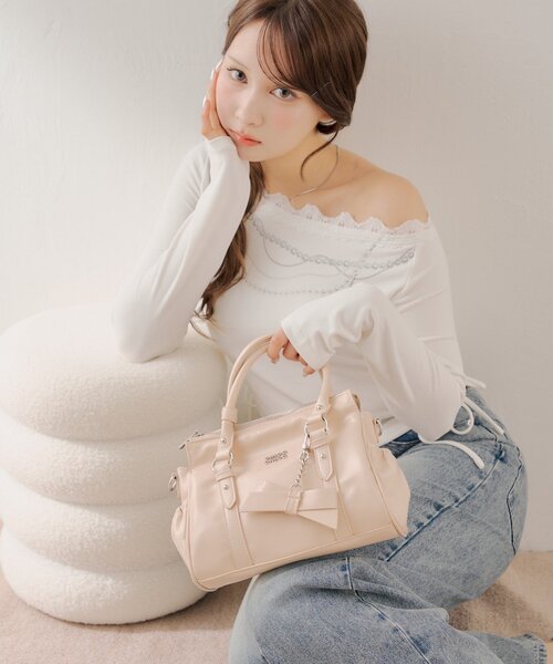 Chico（チコ）の「リボンチャームボストンバッグ（ボストンバッグ・レディース・ピンク/アイボリー/ブラック/ブルー・FREE）」の5枚目の写真